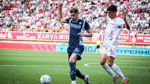 La Cultural se mide al Córdoba en un duelo de urgencias en el Reino de León.