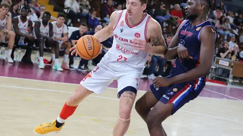 La Cultural y Deportiva Leonesa de baloncesto cayó derrotada en casa ante el Reina Proteínas Clavijo (88-91) en un encuentro muy equilibrado que se decidió en los últimos minutos tras un tercer cuarto clave para los visitantes. Foto: Isaac Llamazares