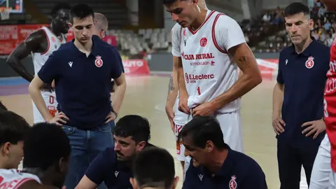 La Cultural y Deportiva Leonesa de baloncesto cayó derrotada en casa ante el Reina Proteínas Clavijo (88-91) en un encuentro muy equilibrado que se decidió en los últimos minutos tras un tercer cuarto clave para los visitantes. Foto: Isaac Llamazares