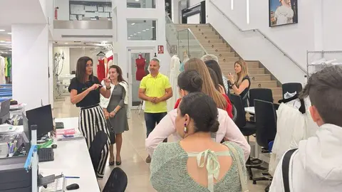 Silvia Fernández abre su atelier al público en la II Semana de la Moda de Ponferrada.