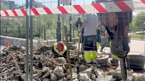 El Ayuntamiento de León ha puesto en marcha las primeras catas geotécnicas para analizar la viabilidad de ejecutar un nuevo vano en el entorno del puente de San Marcos.