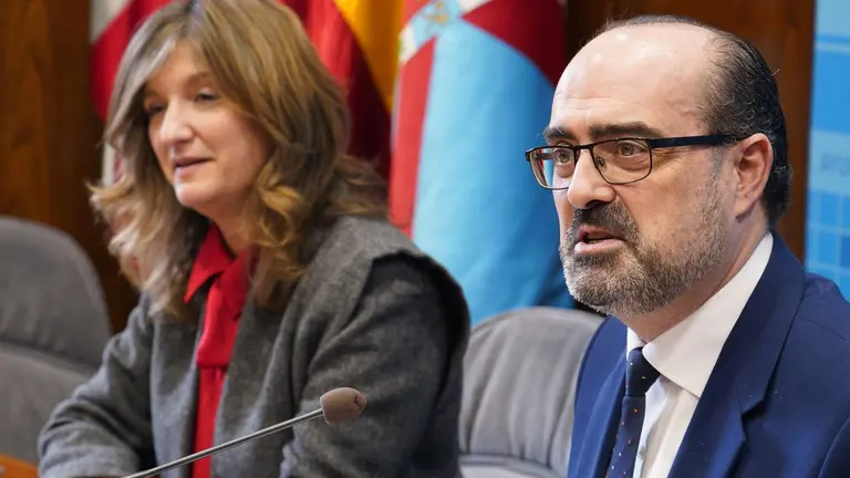 La rectora de la Universidad de Le&oacute;n, Nuria Gonz&aacute;lez, junto al alcalde de Ponferrada, Marco Morala, durante la firma de un convenio de colaboraci&oacute;n.