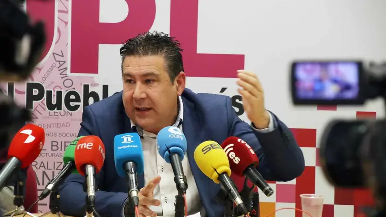 El vicesecretario general y el vicesecretario de UPL, Luis Mariano Santos. Foto: Peio García