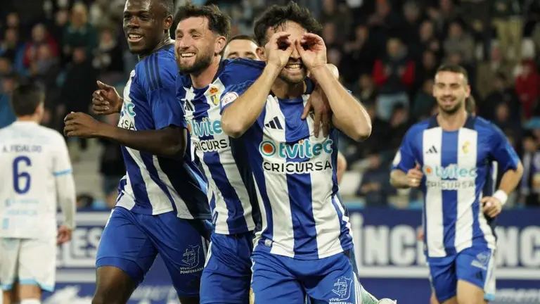 Un instante de un partido de la Ponferradina esta temporada en el Toralín. / SD Ponferradina