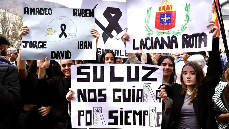 MIneros fallecidos funeral (2)