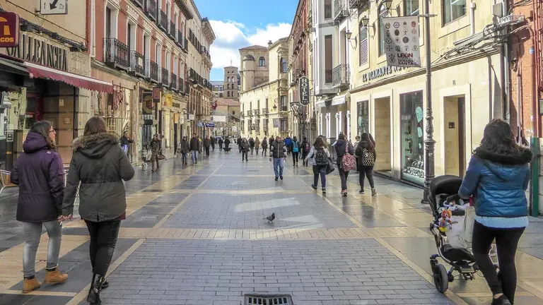 Imagen de la Calle Ancha de León, cuya renovación correrá a cargo del Somacyl.