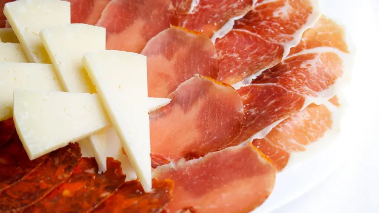 El embutido y el queso ser&aacute;n protagonistas en la localidad de La Ba&ntilde;eza.