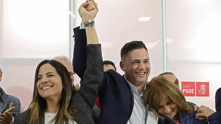 Javier Alfonso Cendón celebra su victoria con amplio margen las primarias del PSOE de León. Foto: Peio García