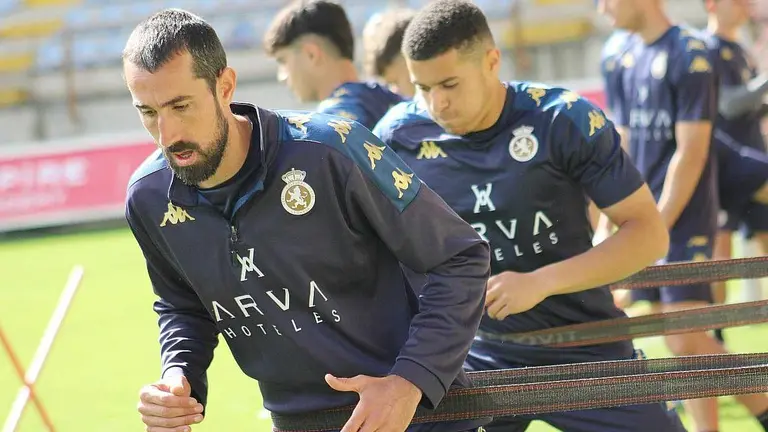 La plantilla de la Cultural, durante uno de los entrenamientos semanales. Foto: CyD Leonesa