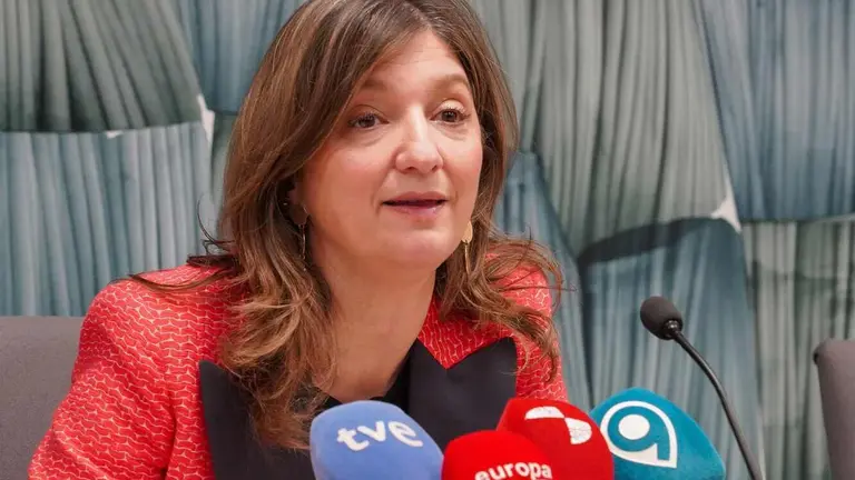 La rectora de la Universidad de León, durante una rueda de prensa.