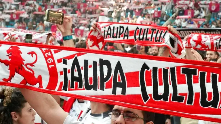 Fanzone de la Cultural y Deportiva Leonesa en el León Arena.