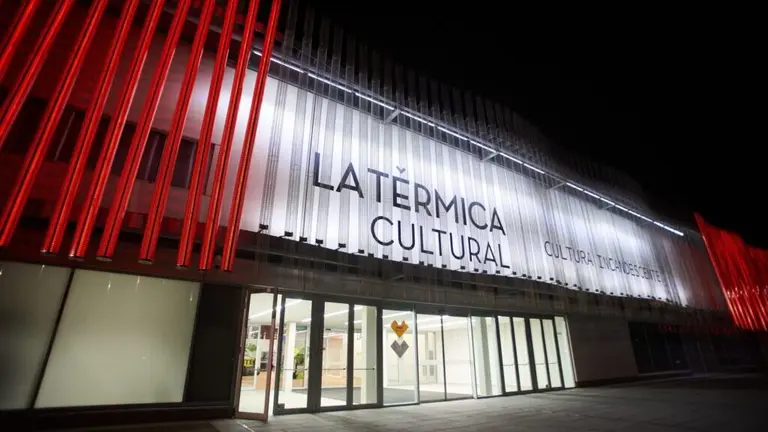 Fachada de la T&eacute;rmica Cultural de la Ciuden en Ponferrada.