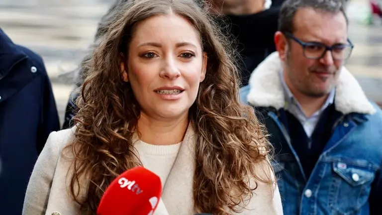 La presidenta del PP de León y vicesecretaria de Sanidad y Educación, Ester Muñoz, ofrece una valoración de la actualidad política ante los medios de comunicación
