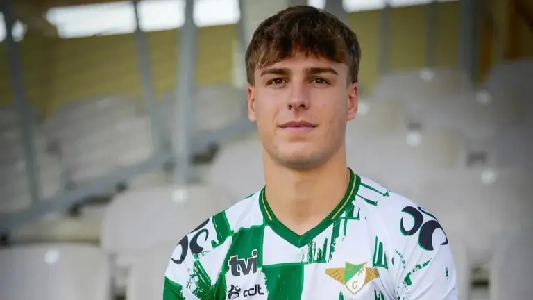 Álvaro Martínez (La Vall d’Uixó, Castellón, 2002) ya es oficialmente jugador del Moreirense Futebol Clube.