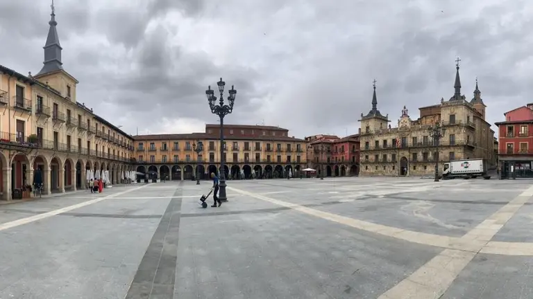 La emblemática Plaza Mayor de León, en el corazón del Casco Histórico, tras su remodelación./ A.F.R.
