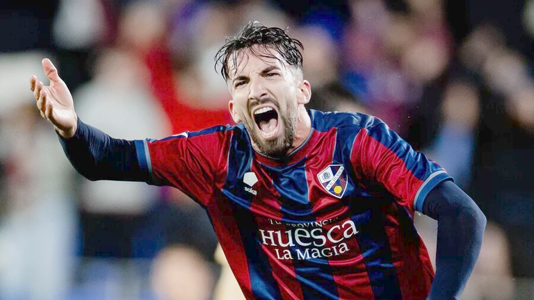 Javi Pérez, durante un partido con el Huesca.
