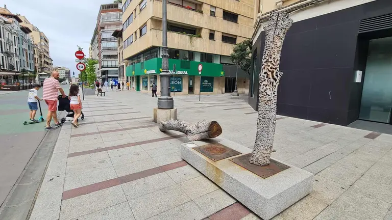 Daños a la escultura 'Bosques de Buena Esperanza'.