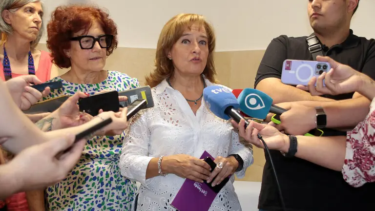 La presidenta del Tribunal Superior de Justicia de Castilla y León, Ana del Ser, visita el centro de atención y asistencia integral 24 horas a víctimas de violencia sexual de León. Foto: Peio García.