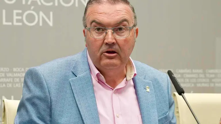 El vicepresidente de la Diputación de León, Roberto Aller, durante una rueda de prensa.
