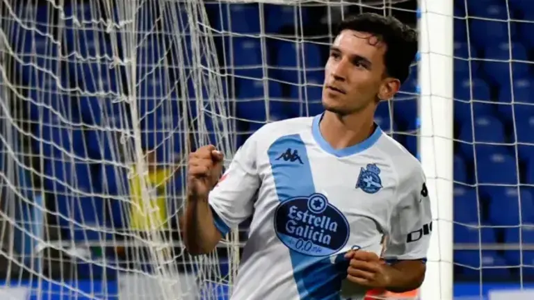 Luis Chacón, con la elástica del Deportivo, regresa a la Cultural a falta de mínimos flecos.