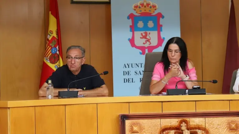 La alcaldesa de San Andrés del Rabanedo, Ana María Fernández Caurel, y el concejal de Cultura reprobado, Manuel Francisco Romero Gutiérrez, ambos de UPL.