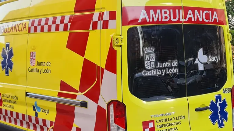 Imagen de una ambulancia de Emergencias Sacyl.