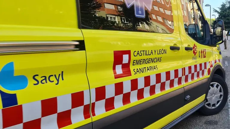 Imagen de una ambulancia de Emergencias Sacyl.