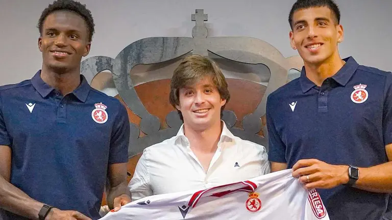 La Cultural Leonesa ha presentado este viernes a Selu Diallo y Thiago Ojeda, dos incorporaciones que competirán por un puesto en el eje del centro del campo y que coinciden en su objetivo: consolidar al equipo en Segunda División.