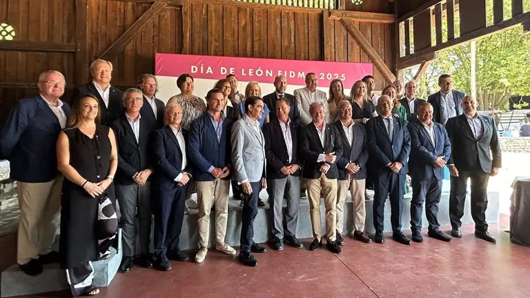 representantes de leon en la feria de muestra s