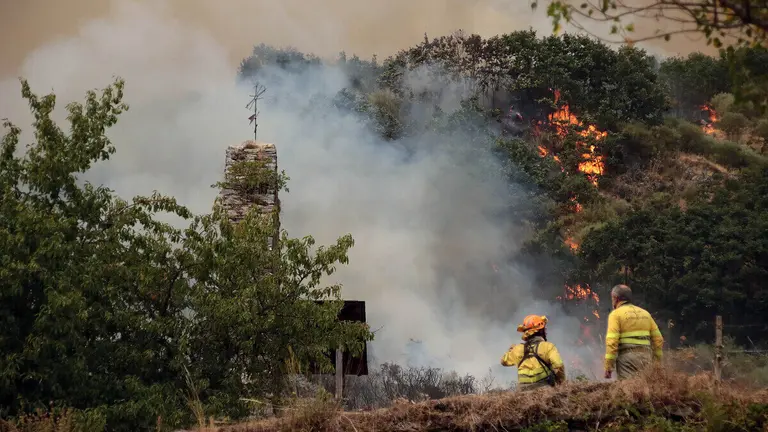 El incendio de Fasgar amenaza a las poblaciones de Villapujín, Barrio de la Puente y Posada de Omaña