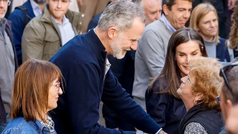 Los Reyes de España, Felipe VI y Letizia, durante un encuentro con afectados por la Dana en una foto de archivo.