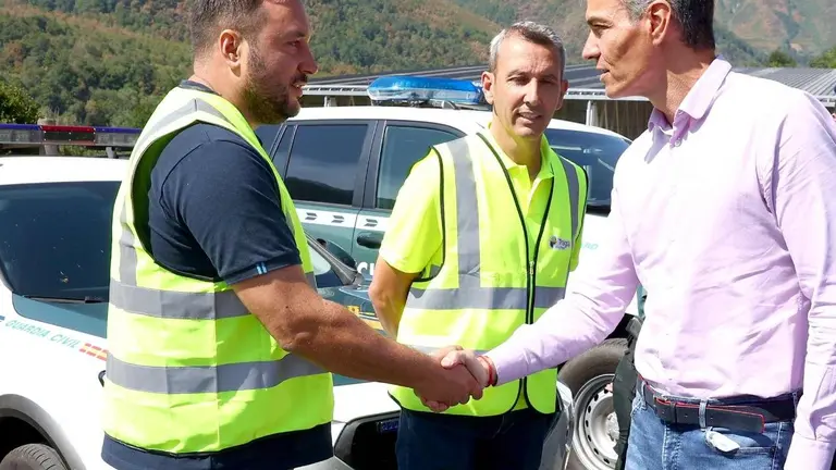 El presidente del Gobierno visita Asturias y respalda un pacto de estado mientras una ola de fuegos afecta a León y otras provincias. Pool Heraldo de León