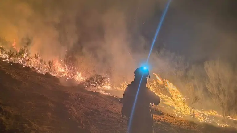 Brigadistas de la Brif Tabuyo en una imagen tomada por ellos mismos durante un incendio.
