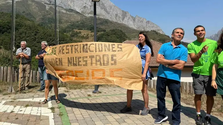 Vecinos del Valle de Valdeón (León) denuncian las “abusivas restricciones de la Junta” por los incendios