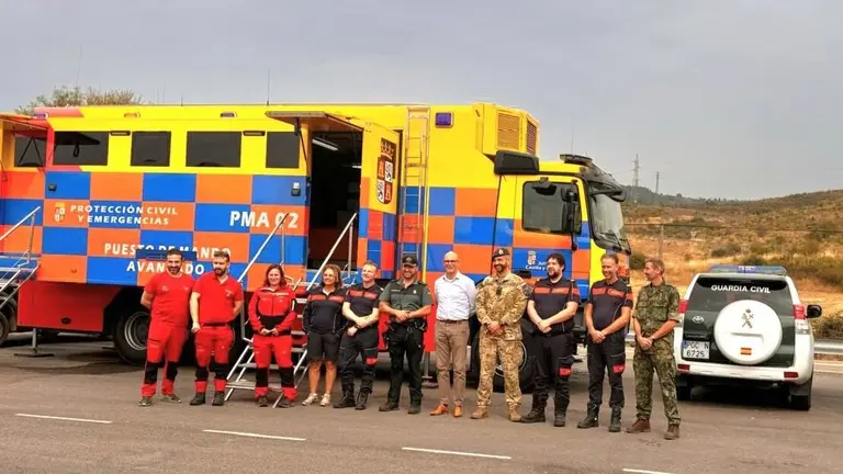 El embajador de Países Bajos se interesa por las labores de extinción de incendios en el PMA de Garaño en León. Foto: Guardia Civil de León