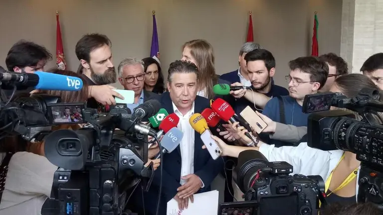 Luis Mariano Santos, en su comparecencia a la conclusión del pleno.