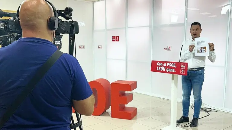 Javier Cendón, durante la rueda de prensa de este lunes.
