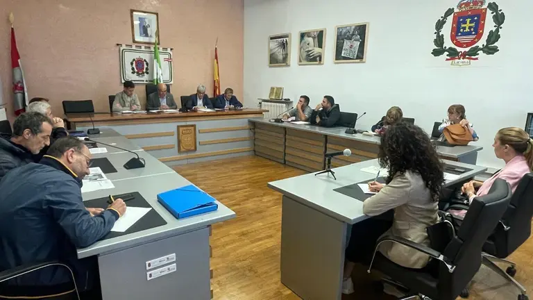Imagen de la reunión mantenida en el Ayuntamiento de Villablino.
