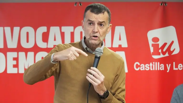 El coordinador federal de Izquierda Unida, Antonio Maíllo, participa en una jornada de la Convocatoria por la Democracia.