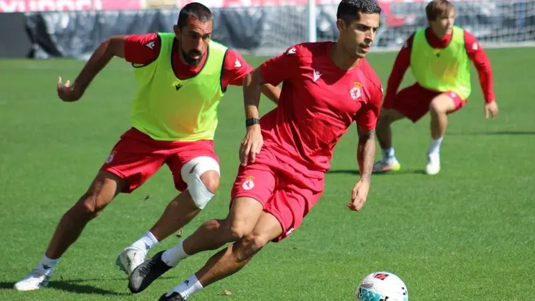 La plantilla de la Cultural y Deportiva Leonesa, durante un entrenamiento.