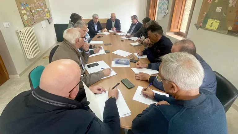 Reunión en Boca de Huérgano con los alcaldes de las localidades afectadas por los incendios.