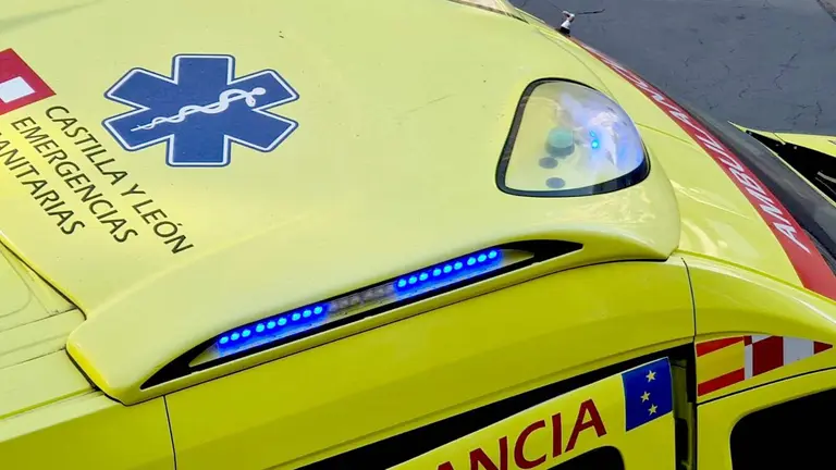 Imagen de una ambulancia de Emergencias Sacyl.