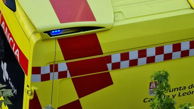 Imagen de una ambulancia de Emergencias Sacyl.