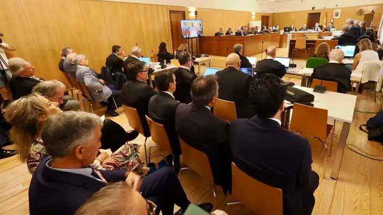 Arranque en la Audiencia Provincial de Valladolid del juicio de la 'Trama eólica' con las cuestiones previas. Foto: R. Valtero