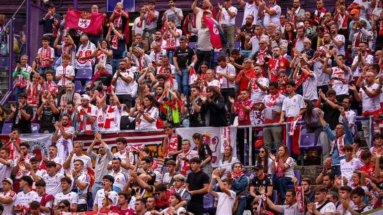 Aficionados de la Cultural en Zorrilla este domingo.