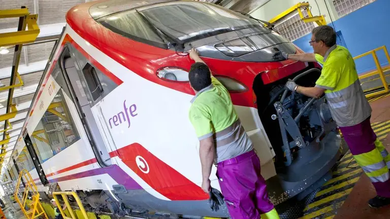 Óscar Puente anuncia una inversión milmillonaria en talleres de Renfe y deja a León en segundo plano.