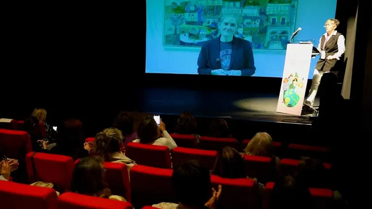 Clausura de la jornada ‘Mujeres rurales frente a la emergencia climática: presente y futuro’ de la Federación de Asociaciones de Mujeres Rurales, con la participación de la ministra para la Transición Ecológica y el Reto Demográfico, Sara Aagesen (‘online’), la presidenta de Fademur, Teresa López, y el alcalde de León, José Antonio Diez. Foto: Campillo.