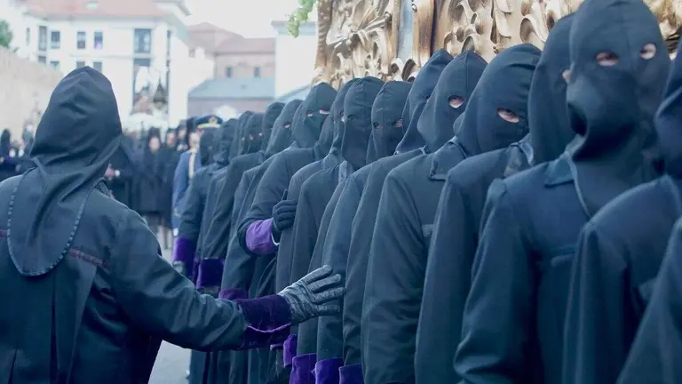 Celebraci&oacute;n de la Procesi&oacute;n del Santo Entierro, organizada por la Real Cofrad&iacute;a Sant&iacute;simo Sacramento de Minerva y La Santa Vera Cruz, en la que participan diferentes autoridades