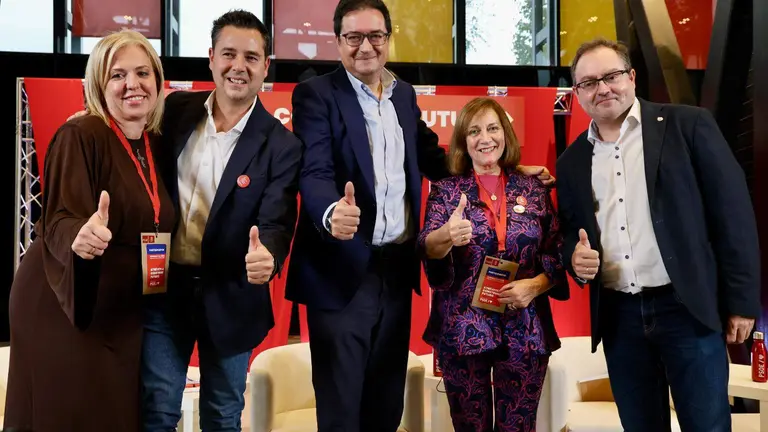 Mesa ‘Digitalización, innovación y empleo de calidad: Castilla y León conectada al futuro’ con el ministro para la Transformación Digital y de la Función Pública, Óscar López; la alcaldesa de Peñaranda de Bracamonte (Salamanca) Carmen Avila de Manueles; la emprendedora beneficiaria del Kit Digital, Ana Isabel Nava; el director general del INCIBE, Félix Barrio y moderada por el secretario de Organización del PSCyL, Daniel de la Rosa. Foto: Campillo