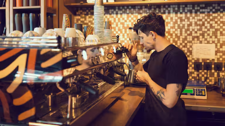 Valencia de Don Juan acoger&aacute; el curso de &lsquo;Especialista en gesti&oacute;n y servicio en hosteler&iacute;a&rsquo;, destinado a impulsar el empleo de proximidad. Foto: Freepic
